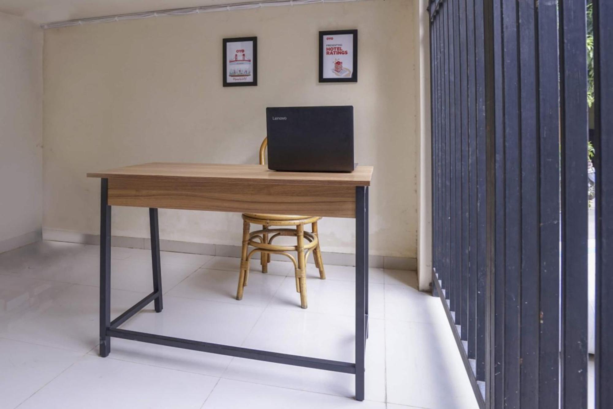 Oyo Life Afny Kost 1 Hotell Palembang Exteriör bild